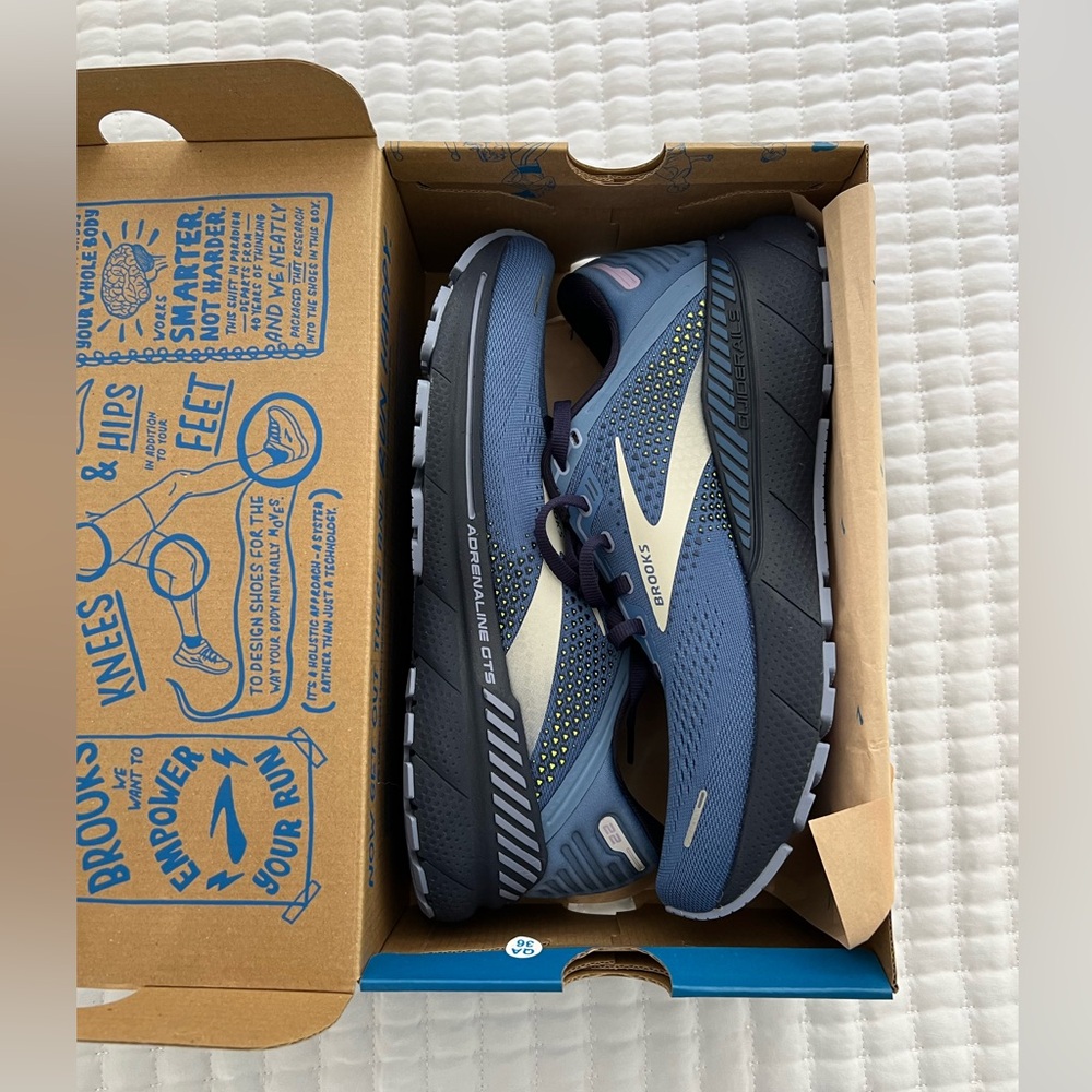 Brooks Adrenaline GTS 22 Women’s Sneakers (New!)